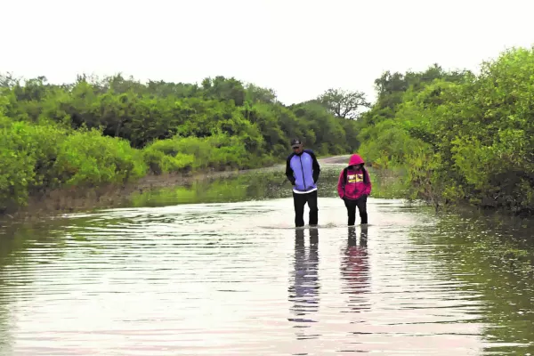 Pueblos del sudeste aislados por las crecientes: el drama de vivir inundados o emigrar
