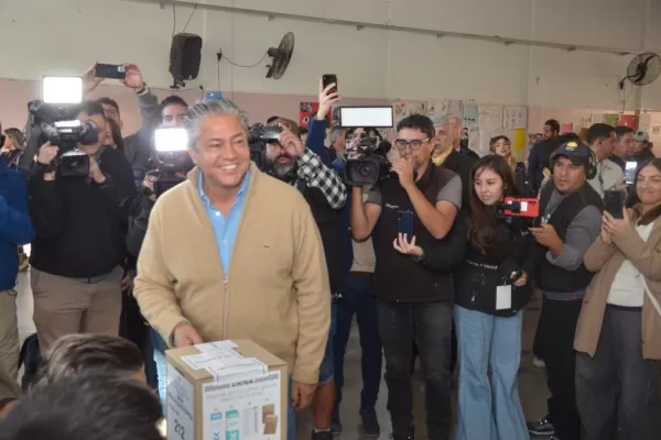 Neuquén: Rolando Figueroa ganó y rompió 60 años de hegemonía del partido MPN