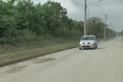 Quejas de los vecinos de los barrios privados Alto Verde por el mal estado del camino