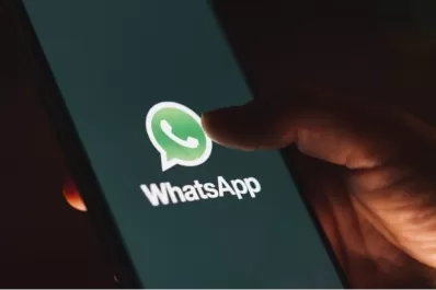 WhatsApp busca incorporar un tercer tilde azul en los chats: qué significa y en qué afectará a los usuarios