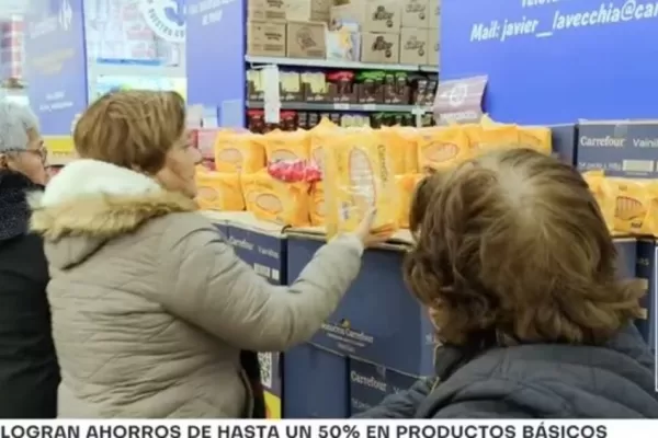Atraídos por el cambio, chilenos cruzan a Argentina para hacer compras