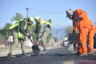 Con obras de pavimentación mejoran la zona lindera al Mercofrut