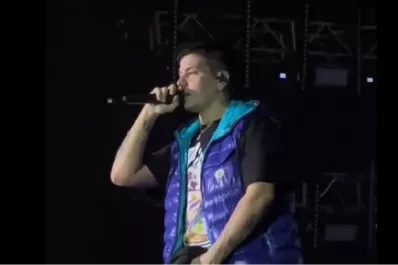 El gran gesto de “Duki” con una fan a la que le robaron su celular en medio de un show: “Mil disculpas”