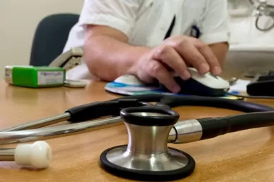 Vence el plazo para pedir una reducción del aumento de prepagas: cómo tramitarlo