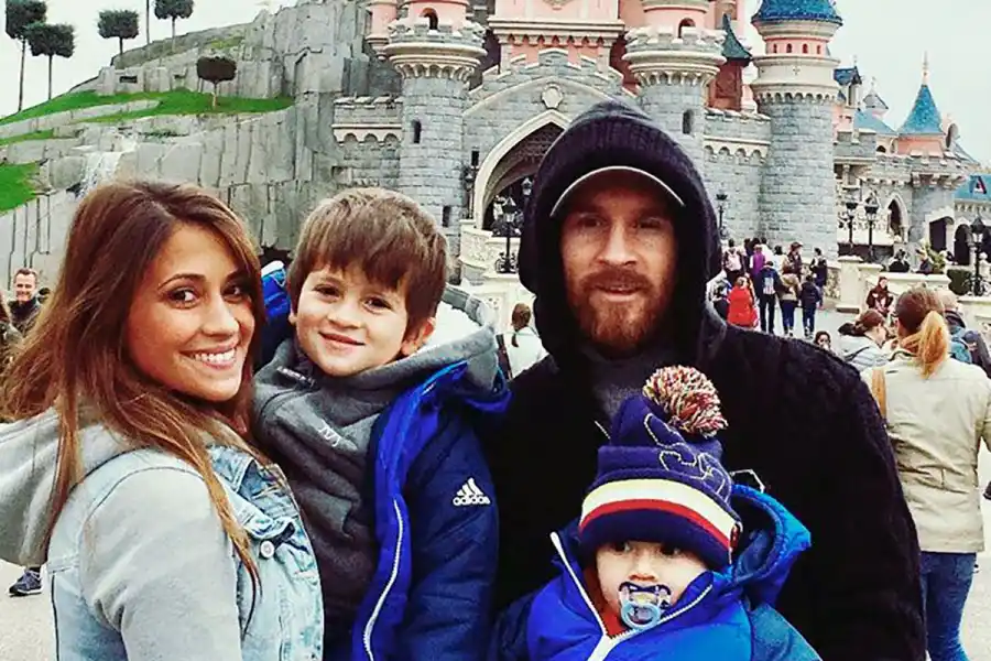 Messi fue a Euro Disney con su familia