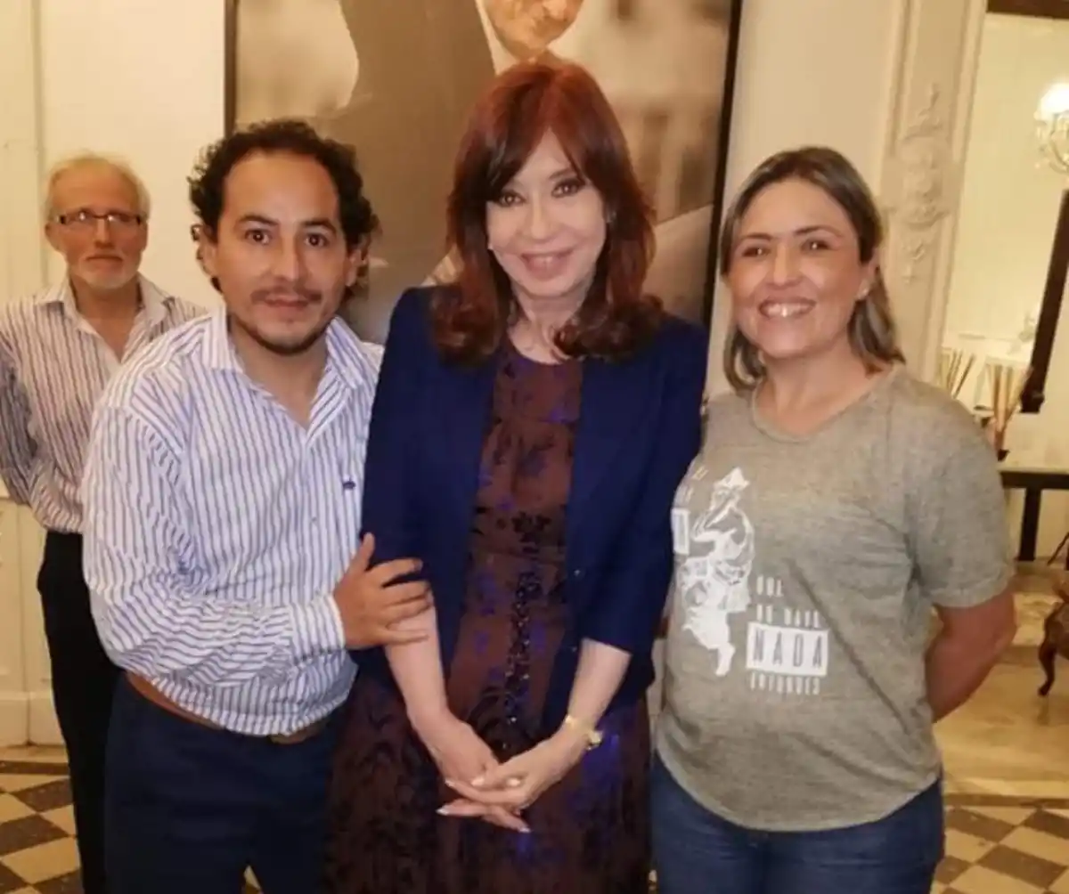 CON LA VICEPRESIDENTA. Cristina Kirchner, acompañada por Jesús Salim y Mabel Carrizo. Foto de Facebook
