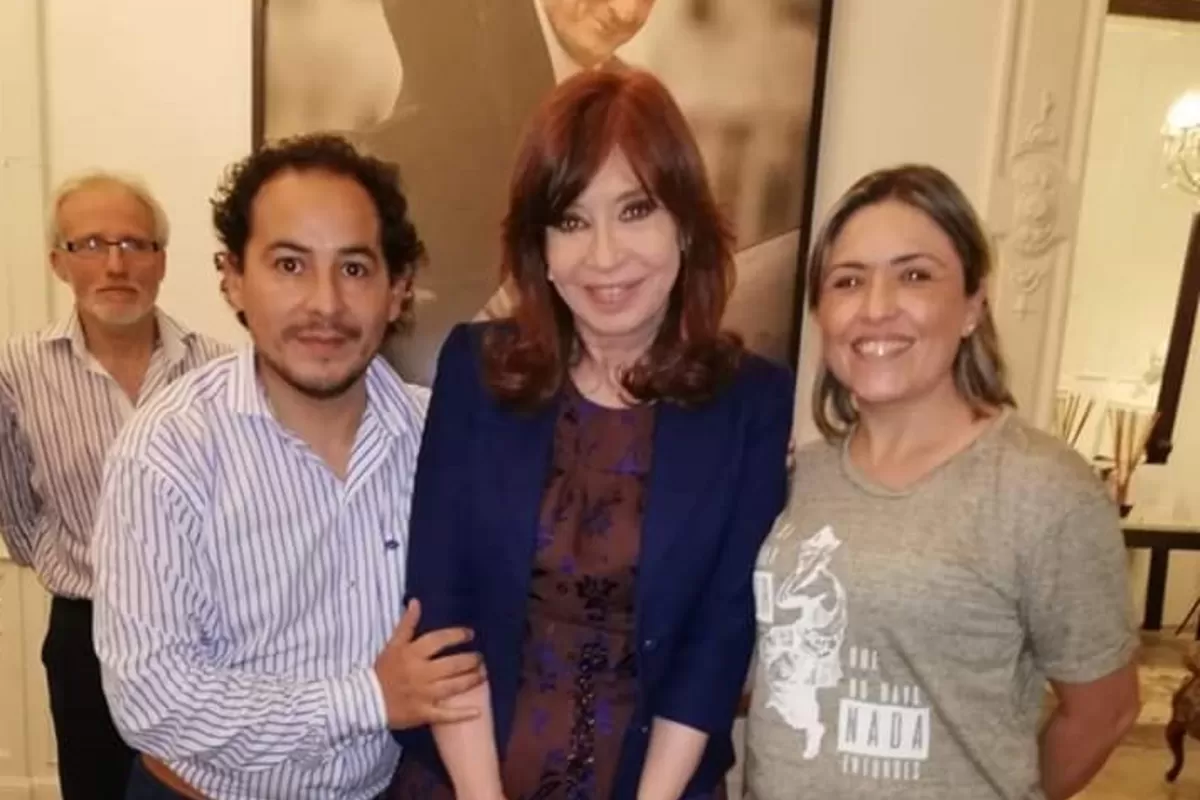 CON LA VICEPRESIDENTA. Cristina Kirchner, acompañada por Jesús Salim y Mabel Carrizo. Foto de Facebook