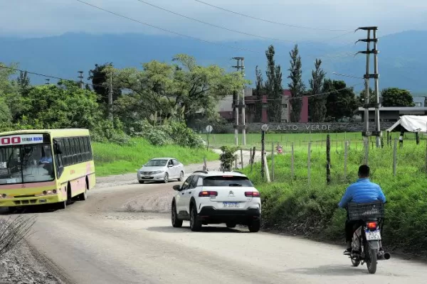 Yerba Buena: cientos de familias afectadas por un camino en constante deterioro