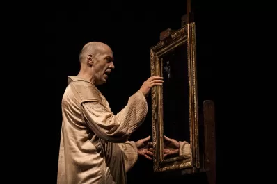 “Macbeth”: dos obras teatrales que versionan la tragedia clásica