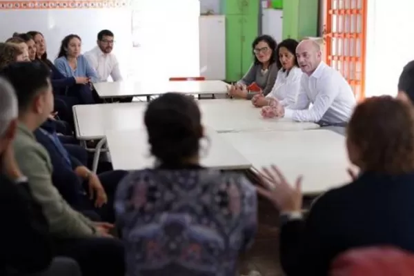 El ministro Lichtmajer visitó la Escuela Bernardo de Monteagudo