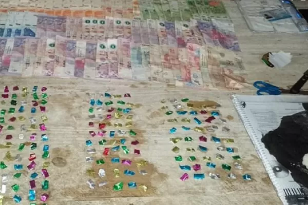 Decomisan drogas y detienen a una mujer