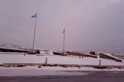 El Infiernillo amaneció bajo un manto blanco después de la primera nevada de la temporada