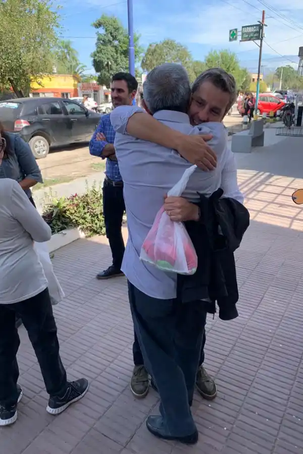 Dimes y diretes: los candidatos continúan con los recorridos y afilan las estrategias