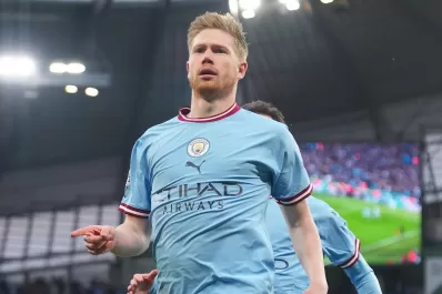 Manchester City goleó a Arsenal y le achicó la diferencia en la Premier League