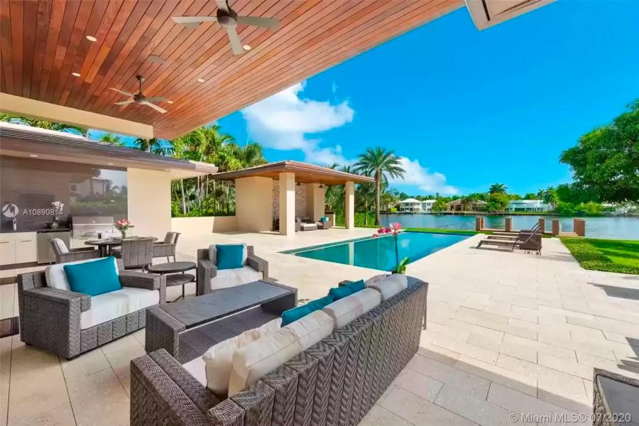La imponente mansión del “Kun” Agüero en Miami: una casa para visitas, 13 baños y salida directa al mar
