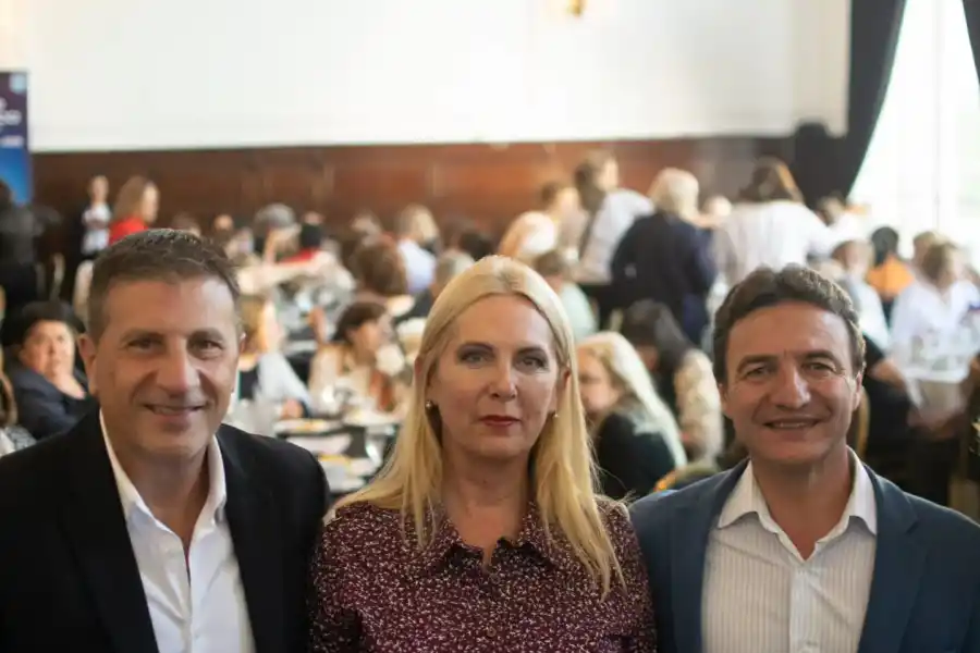 Más de 200 docentes jubilados participaron de un desayuno de camaradería