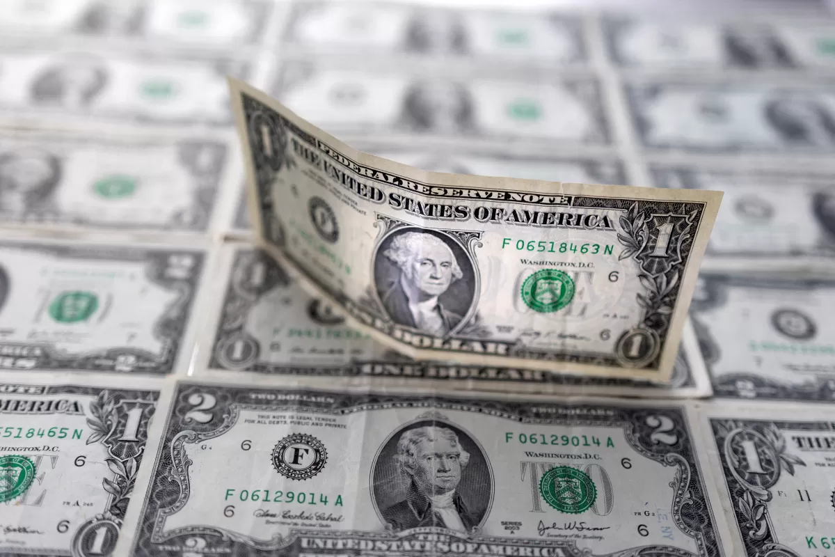 El dólar blue cerró una semana histórica en $ 469