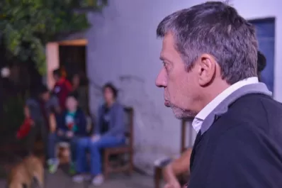 Bussi recorre los barrios de la Capital para conversar con los vecinos