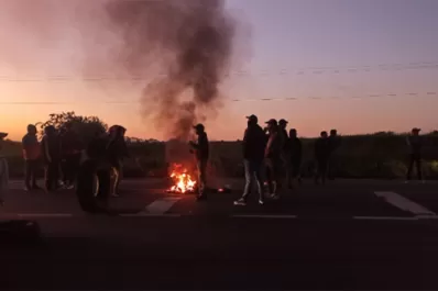 Cosecheros del limón cortan rutas del sur pese al compás de espera resuelto por Uatre