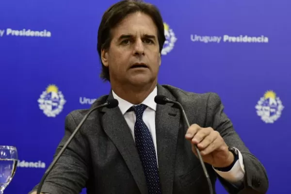 Lacalle Pou preocupado por la cantidad de uruguayos que cruzan la frontera para comprar en Argentina