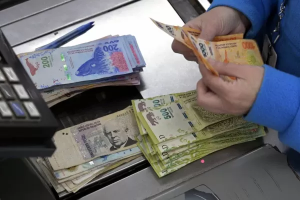 Bancos y billeteras virtuales deben avisar a la AFIP las operaciones a partir de nuevos montos