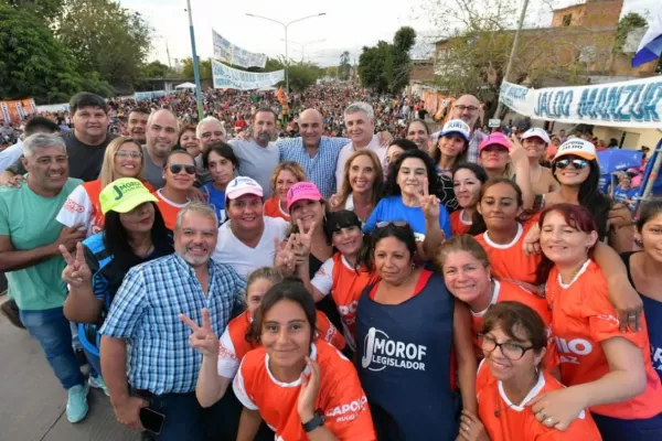 En medio de la campaña, el Gobernador encabezó un acto en el barrio San Fernando