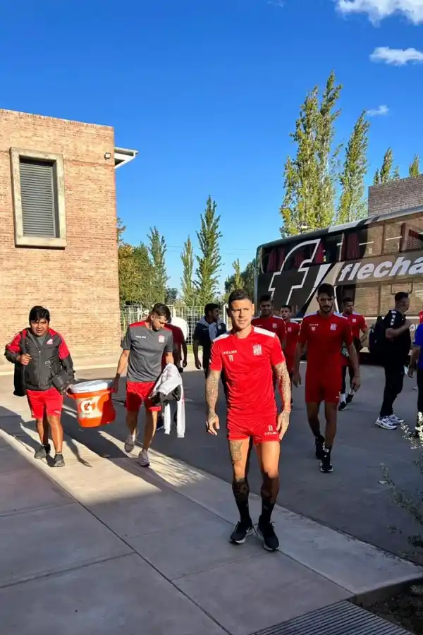 SERÁN TITULARES. Matías Pardo y Federico Bravo (atrás, a la derecha).  
