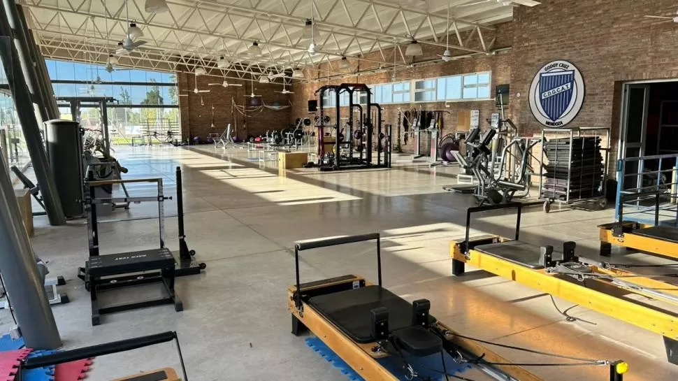 COMPLETO. El amplio gimnasio del predio de Godoy Cruz. Al igual que el resto de las instalaciones, se abastece de energía a través de paneles solares. LA GACETA / FOTOS DE BRUNO FARANO 