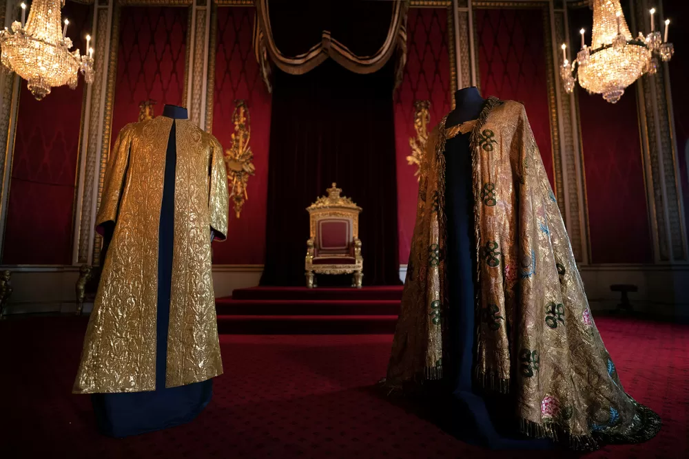 Eco-friendly: el rey Carlos III reutilizará prendas históricas para su coronación