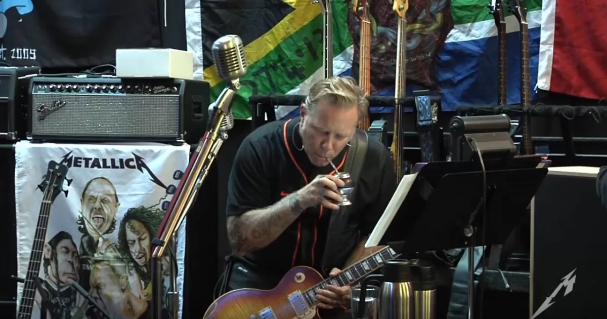 El mate siempre presente en los shows de Metallica