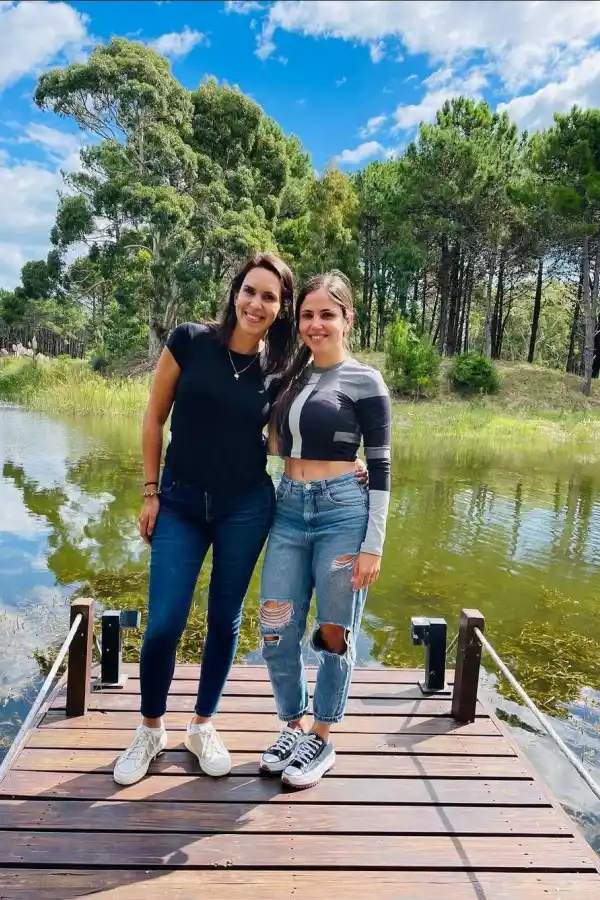 El pequeño muelle en el patio de la casa de Romina