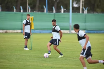 Diego Barrado visitó al plantel de Atlético Tucumán