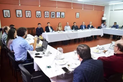 Sánchez propone “bajar la carga impositiva” a los emprendedores