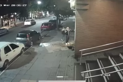 Video: así le arrebataron el celular a un joven en pleno microcentro
