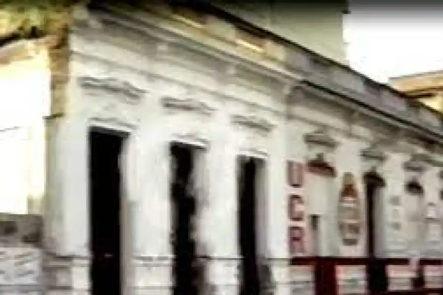 EL LUGAR. La casona donde se registraron los homicidios estaba a la par de una sede del radicalismo.