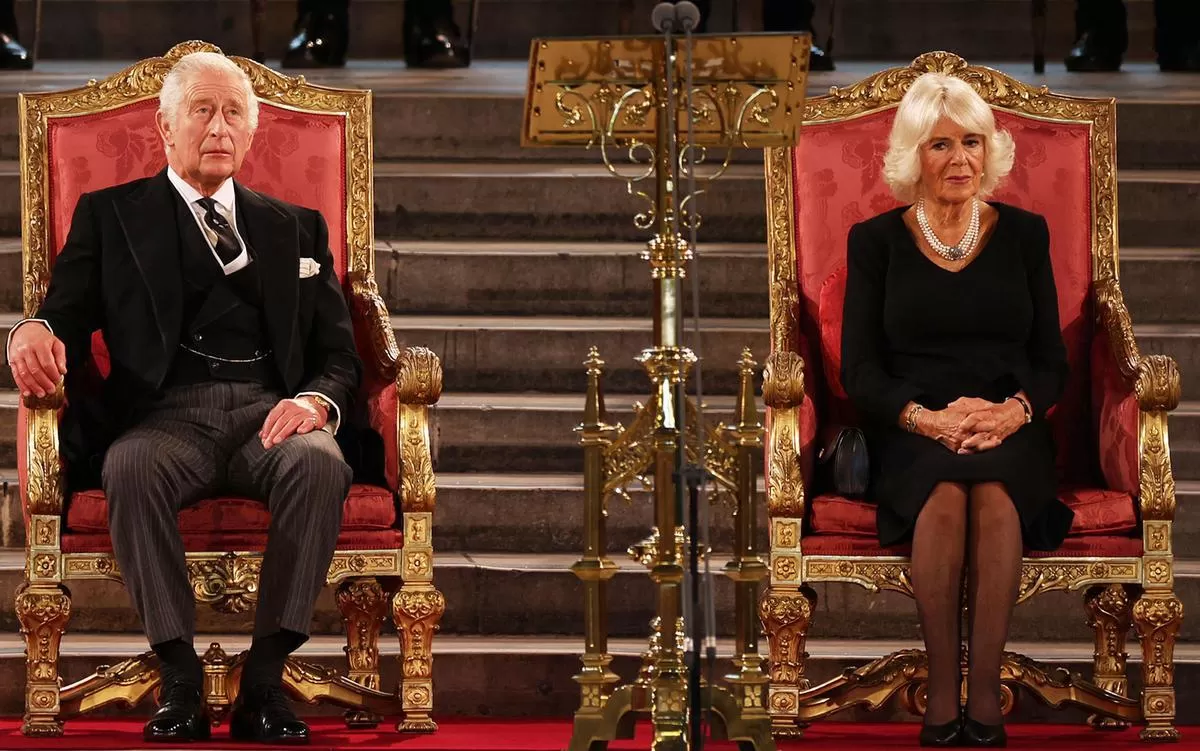 Carlos III asumirá como rey y Camila Parker Bowles como reina consorte
