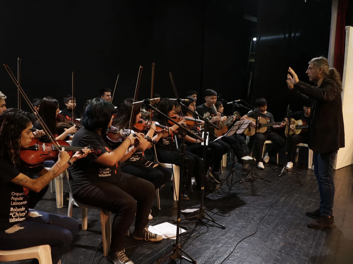 MINI RECITAL. La Orquesta Chivo Valladares actuó al cierre de la apertura oficial del Mayo de las Letras, en la sala Caviglia del Ente Cultural.