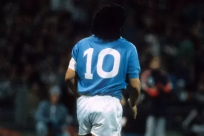 Video: emotivo homenaje de la FIFA a Maradona al consagrarse Napoli campeón de Italia
