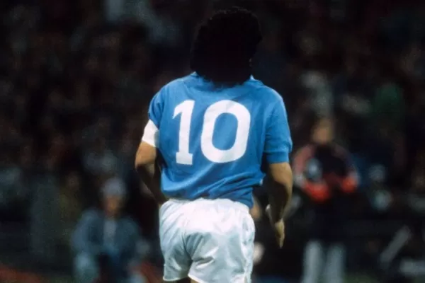 Video: emotivo homenaje de la FIFA a Maradona al consagrarse Napoli campeón de Italia