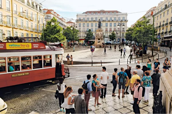 Trabajar en Portugal: cuáles son los cinco empleos más demandados por los extranjeros en el país que menos requisitos necesita