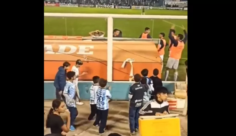 Un jugador de Atlético Tucumán tuvo un tierno gesto con un grupo de niños y fue destacado en redes sociales