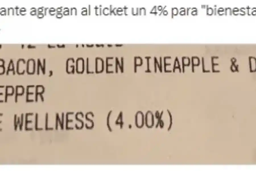 Un argentino mostró el insólito recargo que le aplicaron en el ticket de un restaurante “yanqui” (Twitter/@maxifirtman).