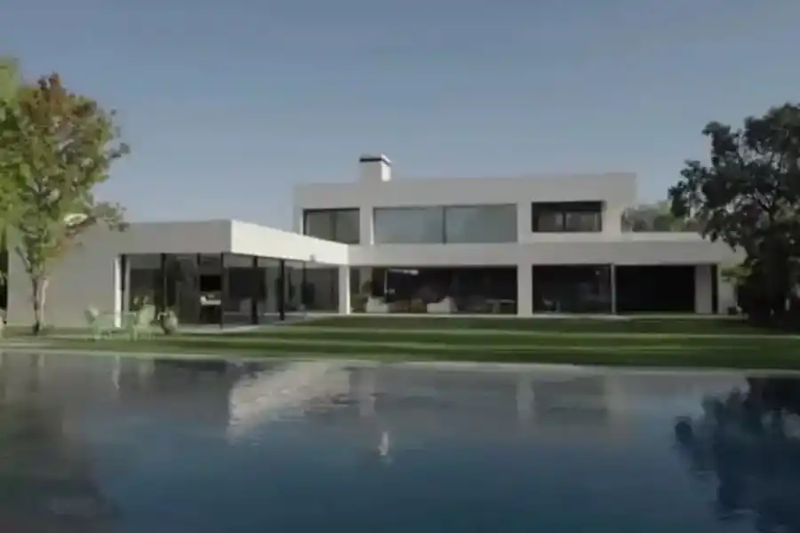 Una impresionante pileta y una cancha de fútbol: la increíble mansión del “Cholo” Simeone