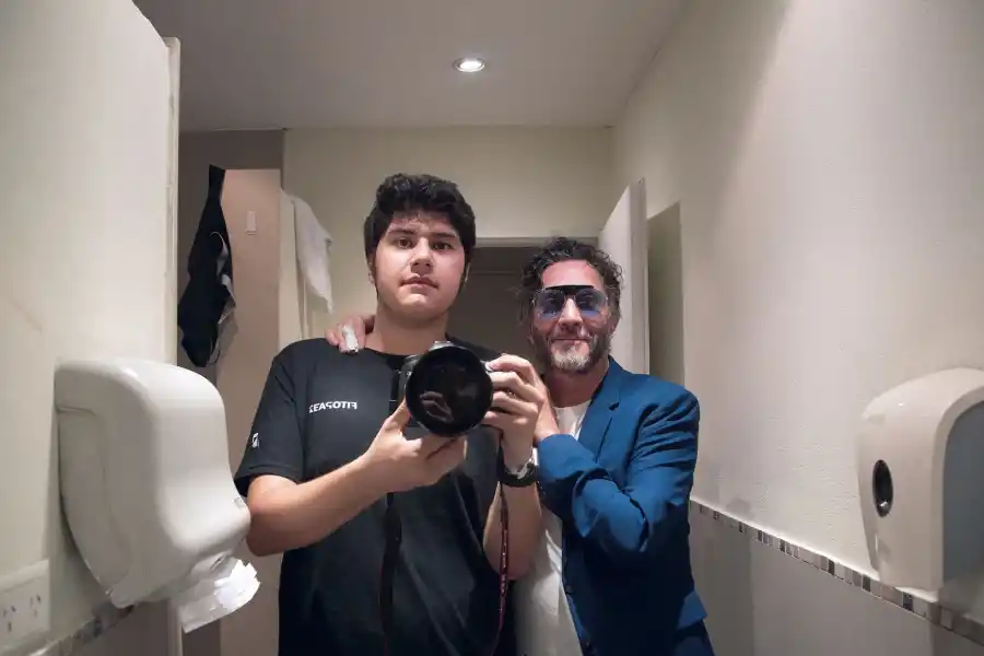 Martín y Fito Páez en el detrás de escena de algún show