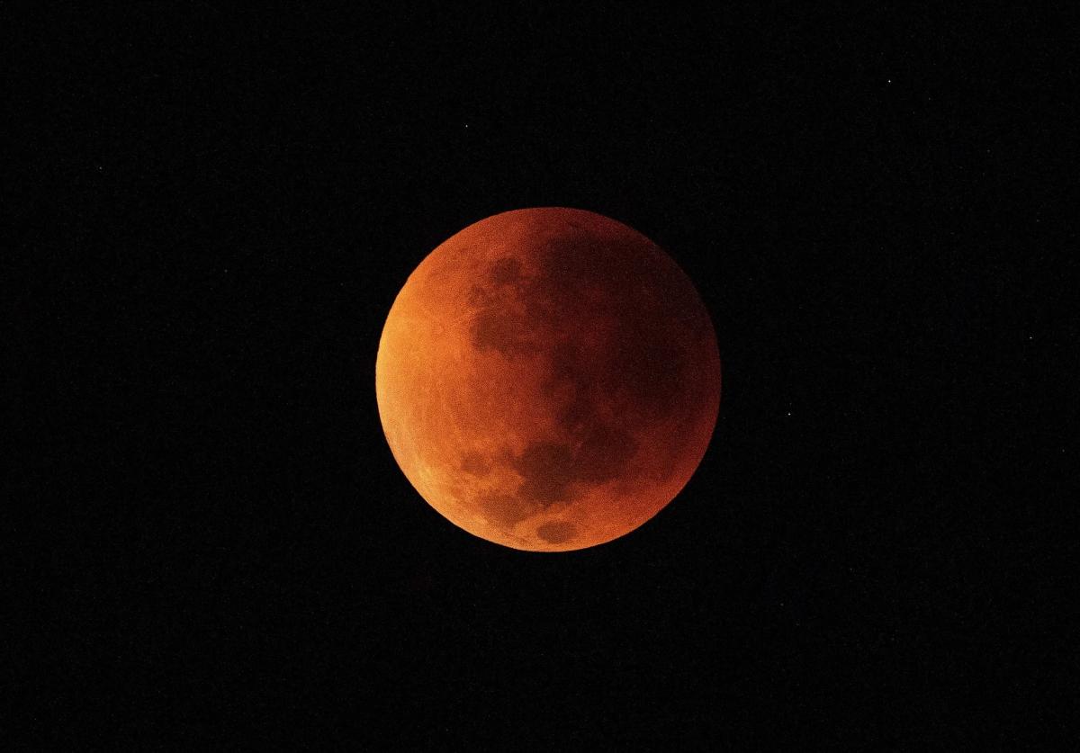 Hoy habrá un eclipse lunar a qué hora se verá en Argentina