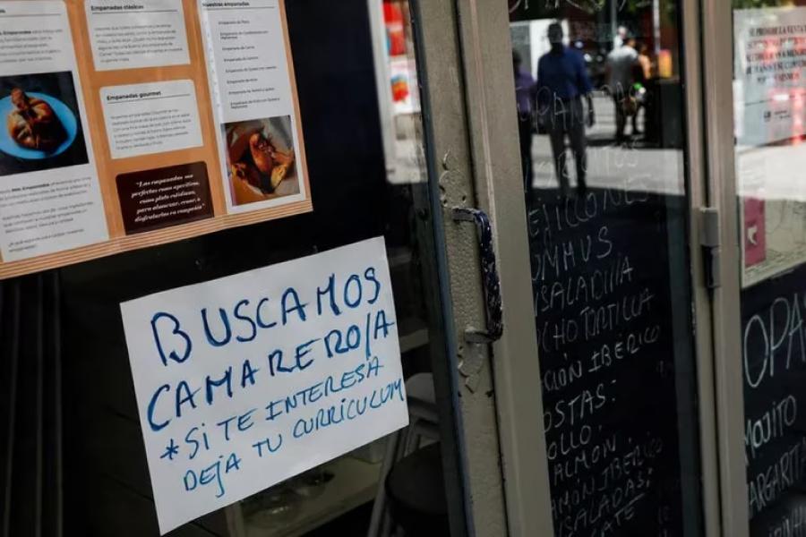 En hoteles y restaurantes de España y Portugal siempre hay oferta de trabajo en el puesto de camareros.