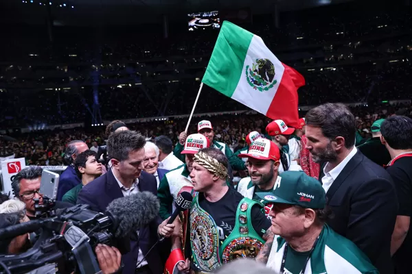 Video: Canelo Álvarez regresó a México con una victoria, pero no logró noquear a Ryder