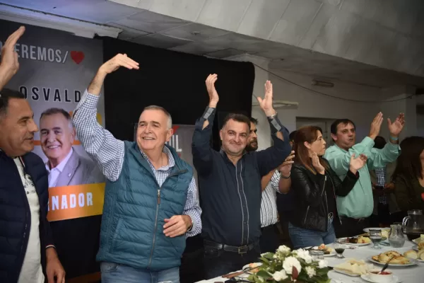 Concepción: con el apoyo de 42 acoples, Jaldo participó del cierre de campaña de Raúl Albarracín