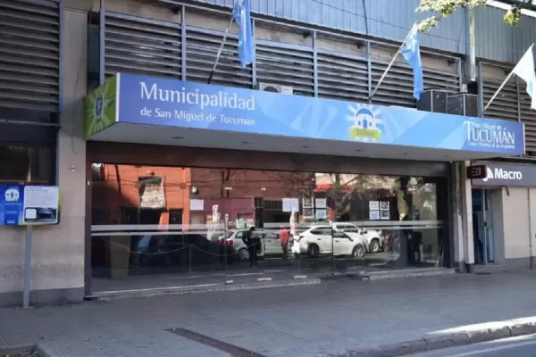 Son candidatos en el interior y trabajan en la Municipalidad de la Capital