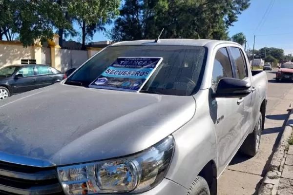 Trancas: secuestran una camioneta “melliza” en un control vehicular